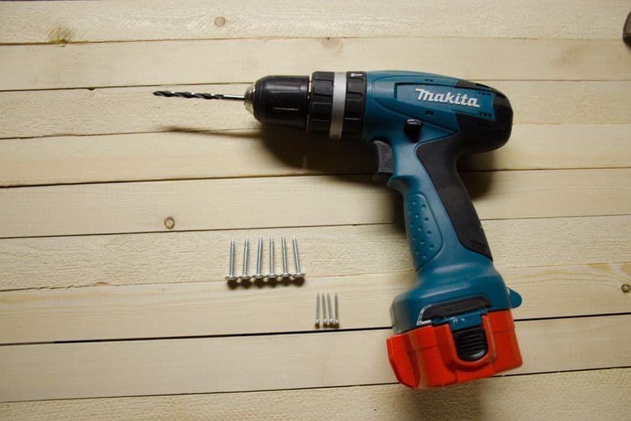 Screw and cordless drill