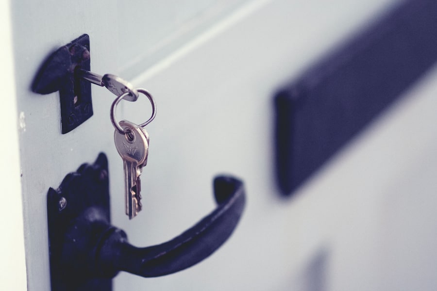 A photo of a safe and keys